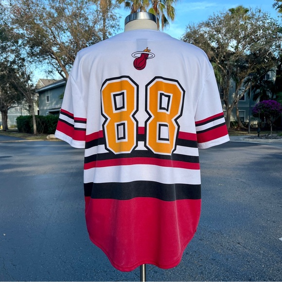 NBA White Miami Heat Button Jersey Size XL Logo Shirt 88 Patty Mills Basketball - Picture 7 of 10